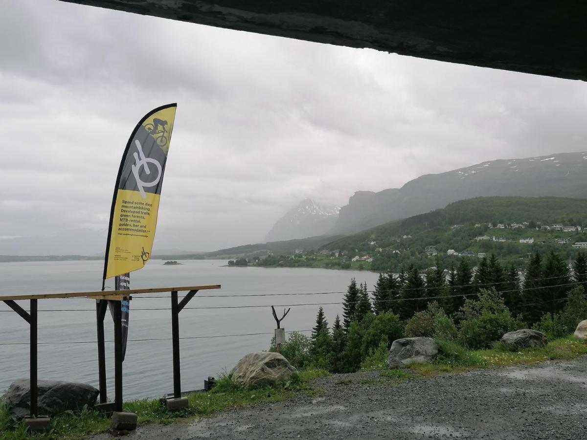 Magic Mountain Lodge - Lyngen Lyngseidet Exterior photo