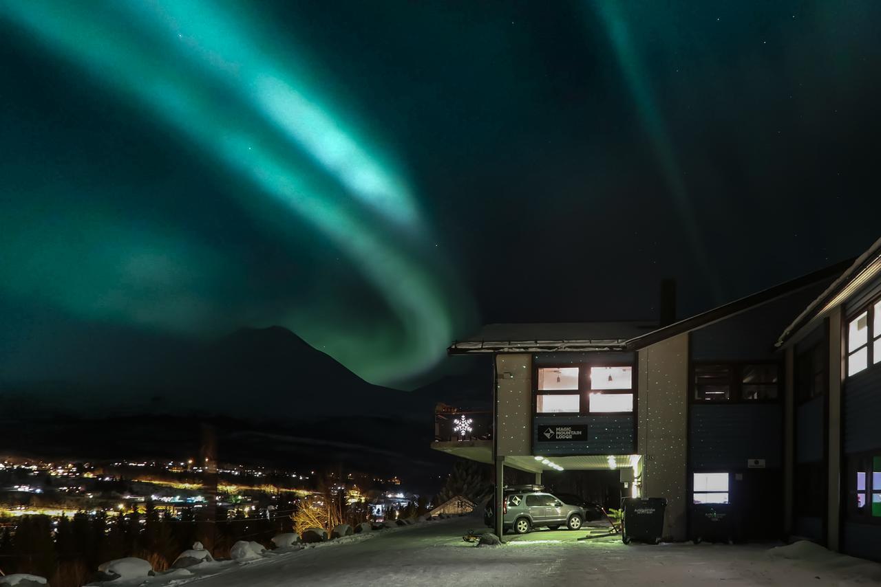 Magic Mountain Lodge - Lyngen Lyngseidet Exterior photo